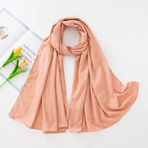 Sciarpa lunga hijab stropicciata tinta unita da donna, scialle leggero e traspirante quotidiano.