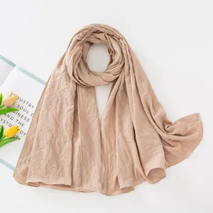 Scialle hijab in cotone stropicciato in tinta unita da donna, traspirante e morbido.