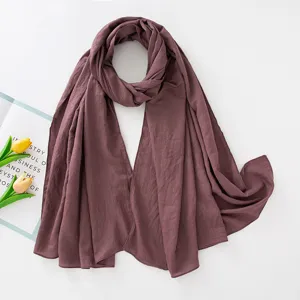 Sciarpa hijab a pieghe fini tinta unita, lungo scialle modale traspirante per donne quotidiane.