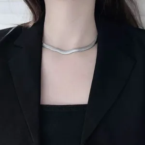 Collar de cadena de serpiente plana de acero titanio gargantilla minimalista para mujeres y hombres