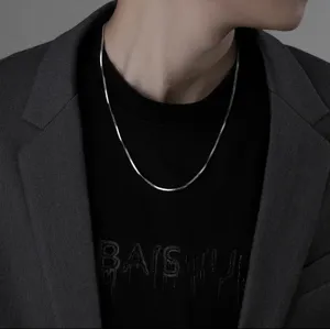 Collier chaîne serpent carrée en acier titane pour hommes et femmes, bijoux de mode de niche.