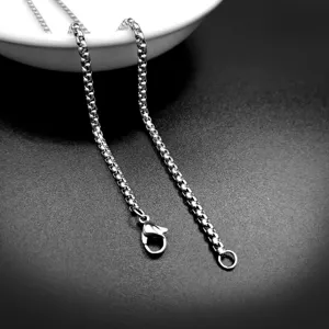 Roestvrijstalen vierkante kralenketting heren sieraden detail, duurzame titanium staal ketting.