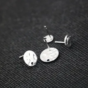 Puces d'oreilles rondes texturees en acier inoxydable avec tige et boucle pour bijoux DIY.