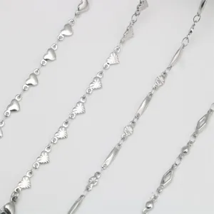 Edelstahl Herzmuster Sonnenbrillenkette und Maskenband Halskette Details Ansicht.