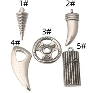 Roestvrijstalen punk stijl hanger detail, coole hiphop ketting accessoire voor heren.