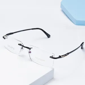 Monture de lunettes pour homme sans cadre en titane pur avec verres taillés en diamant élégants.