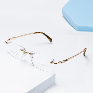 Monture de lunettes homme design sans monture en titane pur avec verres taillés en diamant.