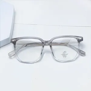Detailed view of the retro square anti-blue light optical glasses frame with chic gradient grey.