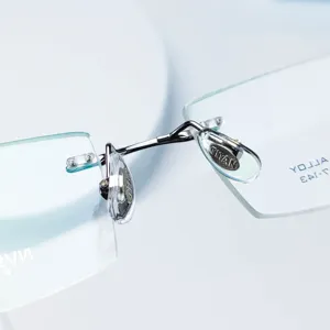 Montura de gafas de hombre sin montura de titanio puro con lentes talladas.