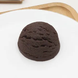 Gesimuleerd chocolade ijsbolletje model, perfect rekwisiet voor voedselfotografie en decoratie.