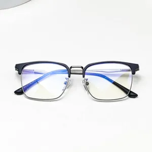 Vue détaillée de lunettes demi-monture anti-lumière bleue pour hommes avec métal et bord noir.