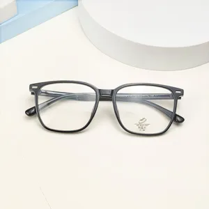 Monture de lunettes optique carree classique en TR90 avec verres anti-lumiere bleue.