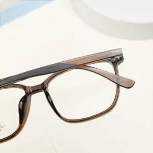 Montures de lunettes optiques TR90 carrees classiques pour hommes et femmes anti lumiere.