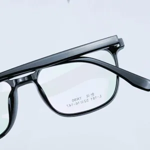 Montatura per occhiali da vista TR90 nera classica per uomo e donna, leggera e resistente.