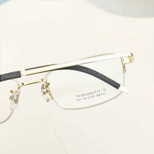 Leichte Herren Halbrahmen Titan Brille gold Business optische Korrekturfassung stilvoll.