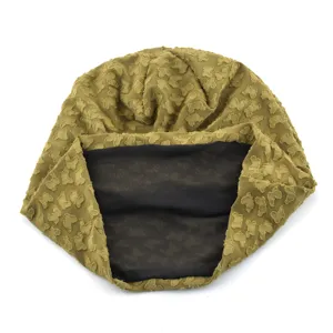 Bonnet slouchy d'été respirant vert olive, léger turban femme chapeau vue détaillée produit.