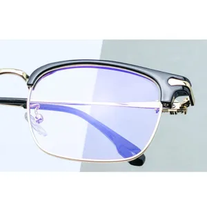 Detalle de montura de gafas retro para hombres, elegante TR90 y material de metal.