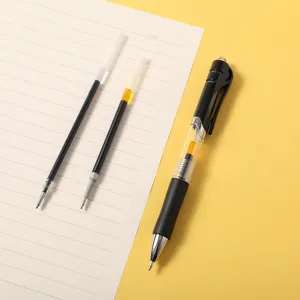 Set di penne gel a scatto con ricariche su carta rigata per una scrittura molto fluida.