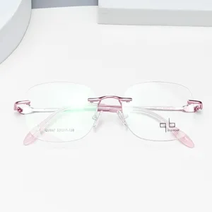 Montatura per occhiali senza montatura in titanio elegante con stanghette rosa per tutti.