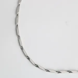 Close-up detail view of the stainless steel bar chain link texture and polished metal surface.
