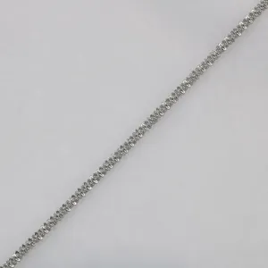 Vista dettagliata della catena in acciaio inossidabile da 2.4mm come accessorio di gioielleria.