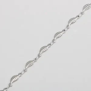 Stainless steel leaf chain detail shot, 4mm width metal jewelry making component supply.