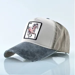 Casquette de baseball vintage usée avec patch animal cheval brodé et dos en filet.