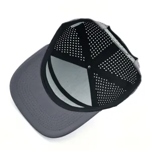 Vue détaillée de l'intérieur de la casquette de baseball en mesh respirant, doublure.