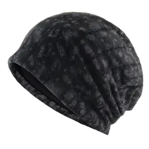 Bonnet slouchy noir en tricot, bonnet léger et respirant pour femmes printemps et été.