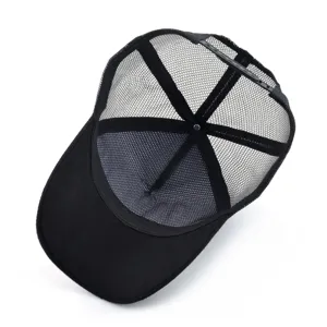 Vue détaillée de la casquette trucker en mesh noir, intérieur respirant snapback