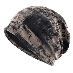 Bonnet slouchy élégant pour femme avec imprimé lettres vintage, streetwear léger.