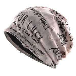 Bonnet slouchy unisexe décontracté avec détails usés et imprimé lettrage cool pour le sport.