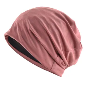 Bonnet souple léger en soie glacée respirante, détail de casquette de sport d'été décontractée