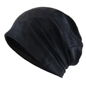 Bonnet beanie léger et respirant à séchage rapide pour le sport. Vue détaillée.