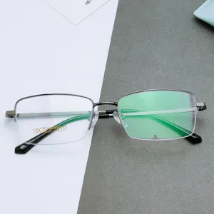 Dettaglio in primo piano della montatura per occhiali da vista semi-rimless in titanio.