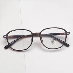 Retro tortoise shell TR optical glasses frame for women and men, stylish anti blue light eyewear.