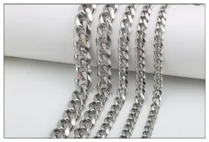 Catena cubana in acciaio inossidabile argento di varie misure per collana o borsa.