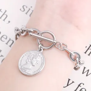 Zilveren retro munt hanger armband voor dames, trendy hiphop pols sieraden accessoire.