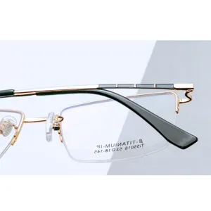 Lunettes de vue homme demi-cadre titane gros plan détaillé monture optique élégante.