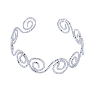 Bracciale aperto a spirale geometrica color argento, stile retro elegante per donna.