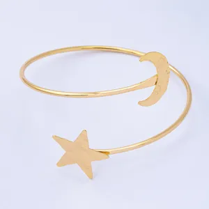 Gouden ster en maan open armmanchet armband, elegante bovenarm sieraden voor dames.