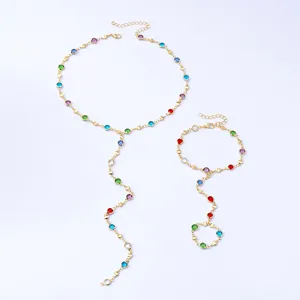 Conjunto de joyas de moda con collar, pulsera y anillo de metal dorado y diamantes de imitación