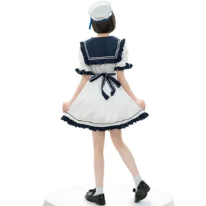 Détail de la vue arrière de la robe d'uniforme de cosplay de marin anime japonais en style bleu.