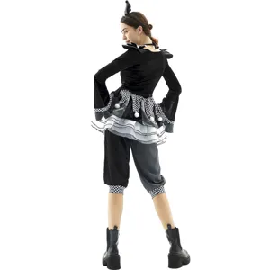 Vista posteriore dettagliata del costume cosplay da clown malvagio di Halloween con design unico.