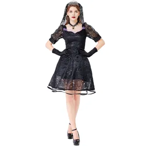 Vista dettagliata del costume da sposa fantasma in pizzo nero per feste di Halloween.