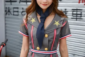 Vue détaillée du costume cosplay pilote femme avec broderie étoile et bordure.