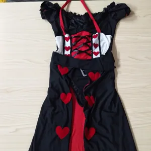 Costume reine de coeur femme robe médiévale gothique noir rouge tenue de fête cosplay