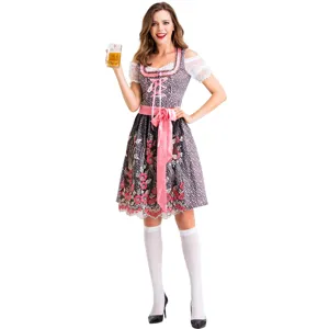 Detailansicht des traditionellen bayerischen Dirndl-Kleids, ideal für Oktoberfest und Kostümfeste.