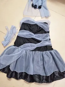 Set de disfraz de cosplay de novia fantasma de Halloween, vestido negro con tul azul y tocado.