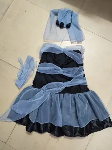 Conjunto de disfraz de cosplay de novia fantasma de Halloween con vestido negro y velo.
